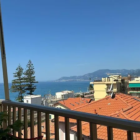 Rooftop Apartment *